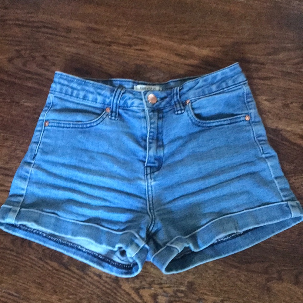 Forever 21 Women’s Blue Denim Shorts Waist Size 24 Slightly Stretchy High Rise